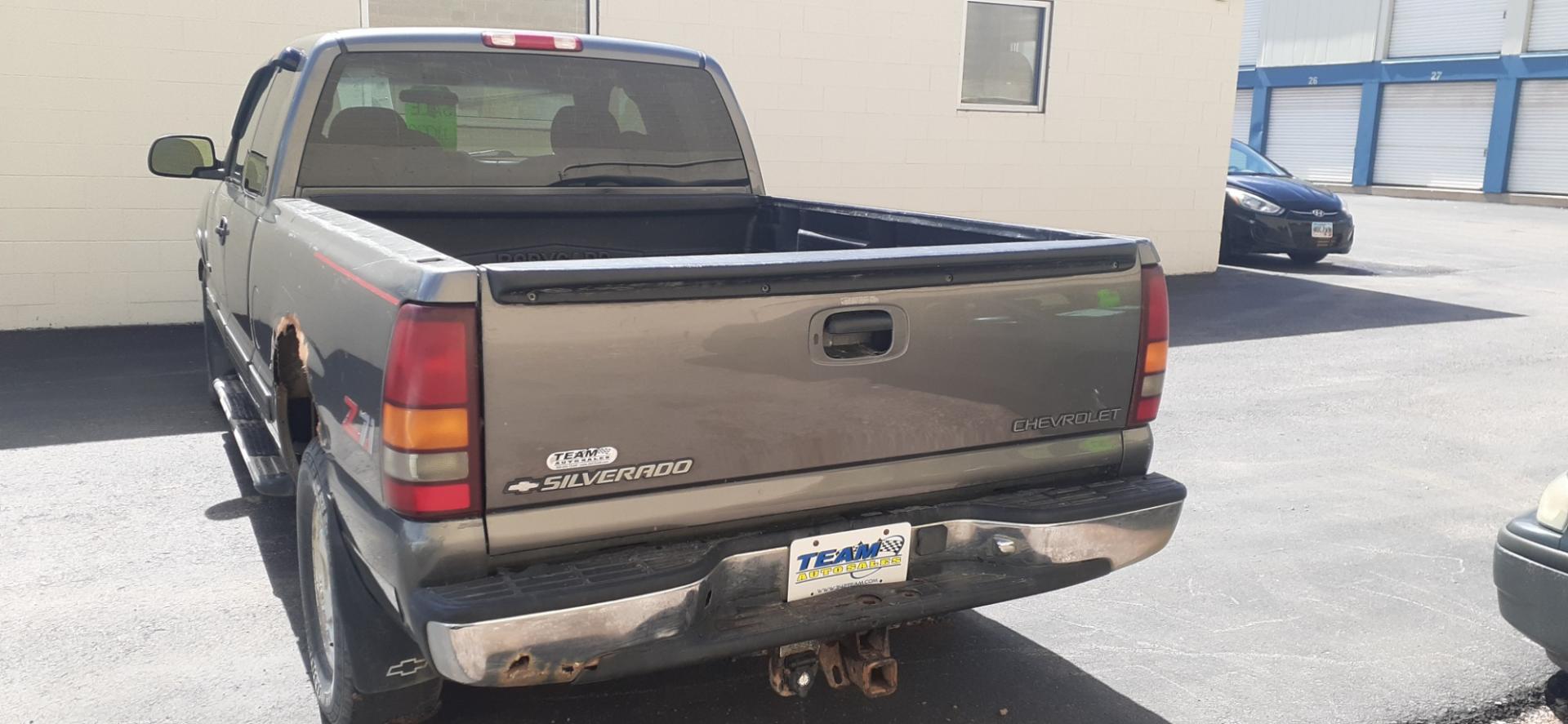 2000 Chevrolet Silverado 1500 (2GCEK19T6Y1) with an 5.3L V8 OHV 16V engine, 4-Speed Automatic Overdrive transmission, located at 2015 Cambell Street, Rapid City, SD, 57701, (605) 342-8326, 44.066433, -103.191772 - CARFAX AVAILABLE - Photo#2